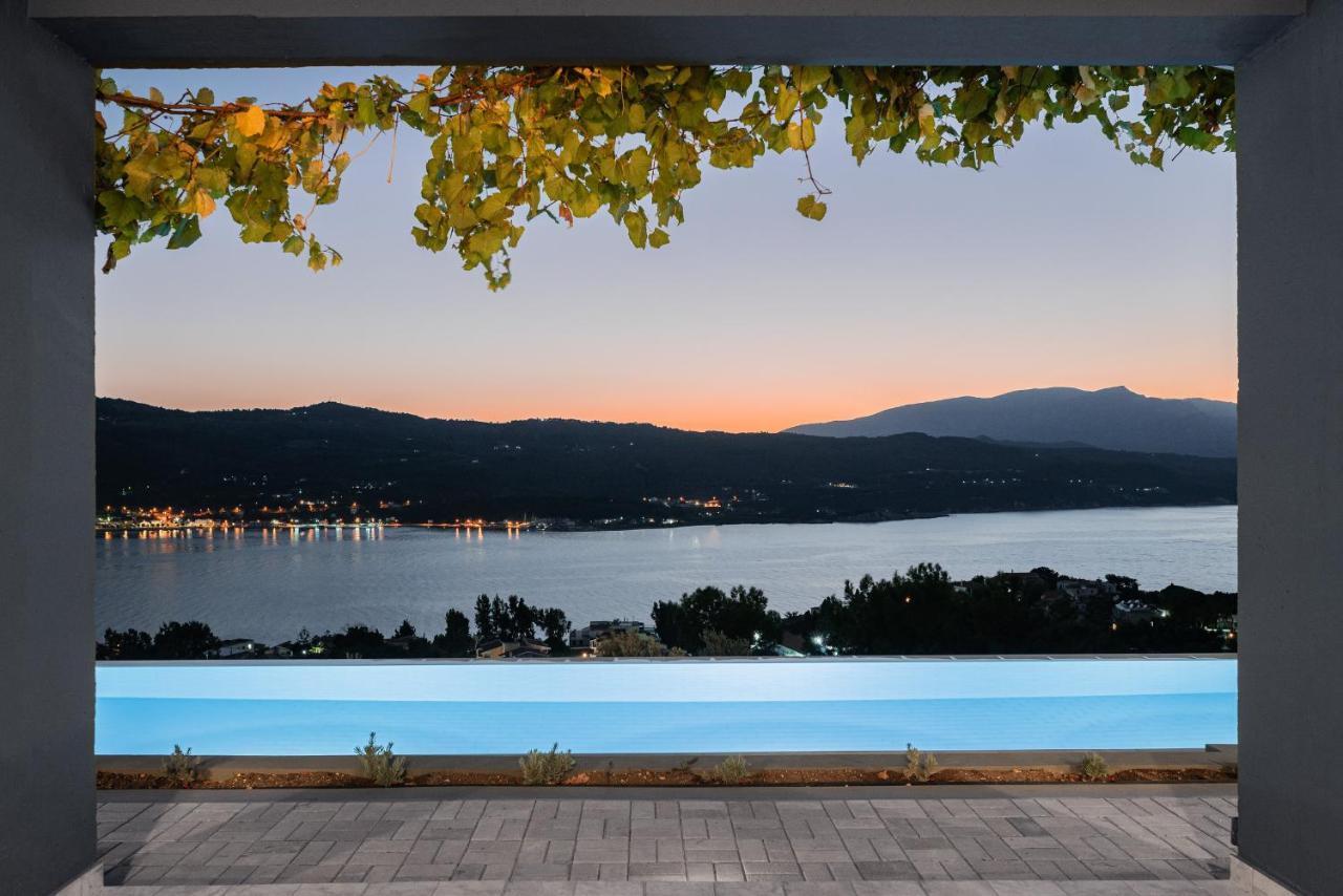 Appartamento Heaven'S Door Samos Town Esterno foto
